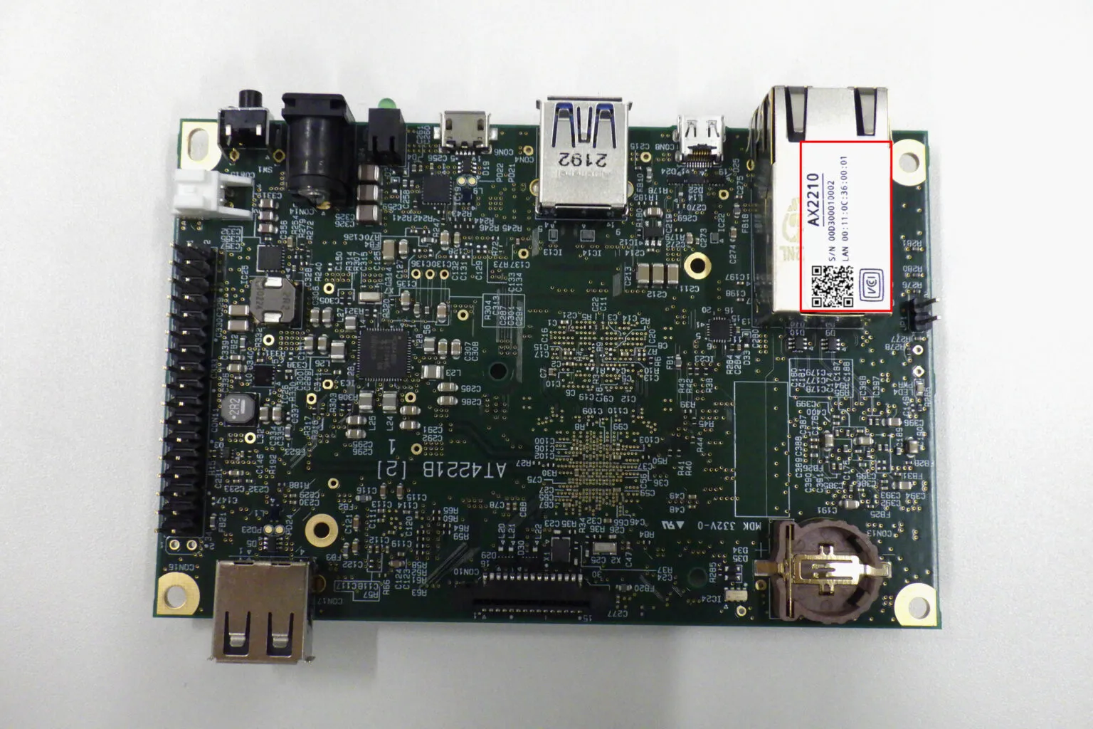 LANコネクタ上のQRコード